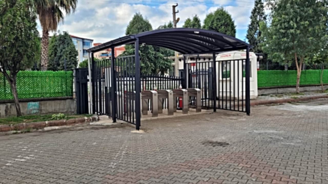 Foto - Güvenlik önlemleri had safhada: Bir okula daha turnike konuldu