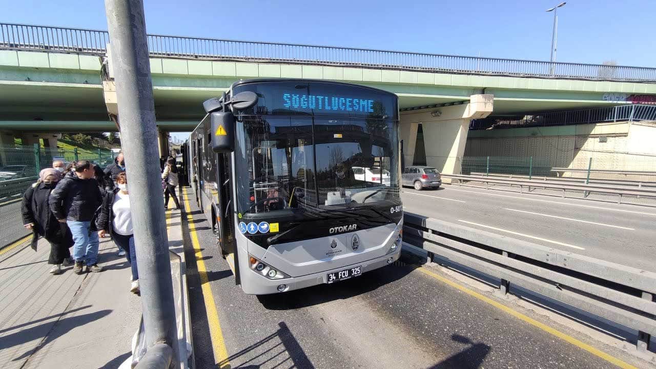 Foto - Güzergah değişikliği kararı! İstanbul'da metrobüse 'özel gün' ayarı