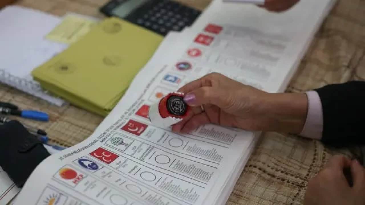 Foto - Hakan Bayrakçı son seçim anketinde gündeme oturan detayı açıkladı: Parti 4 puan birden kaybetti