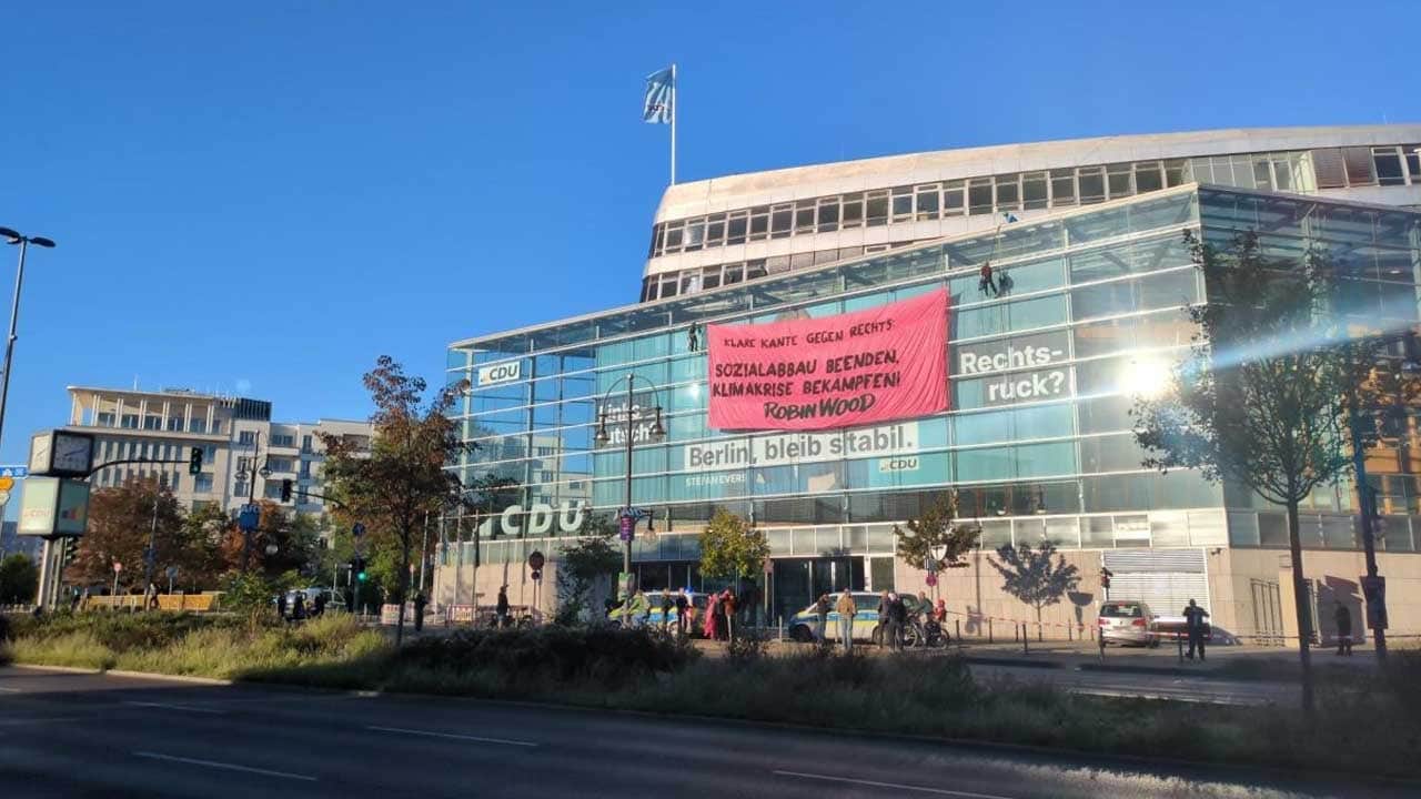 Halatlara dikkat! Alman Başbakan Merz’e benzersiz protesto