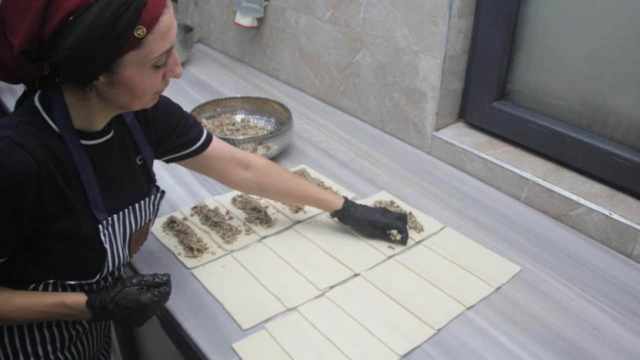 Foto - Hamsi ve simit aynı tabakta buluştu! ’Balık ekmek oluyorsa balık simit de olur’