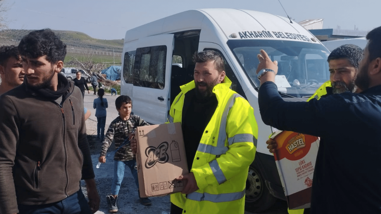 Foto - Hasan Arslan’dan Özgür Özel’e sert tepki: Lafla değil, listeyle konuşuyoruz