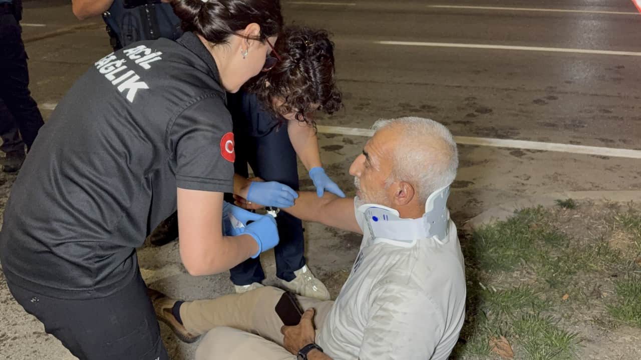 Foto - Hasta taşıyan ambulans tırla çarpıştı! 3'ü sağlıkçı 6 yaralı