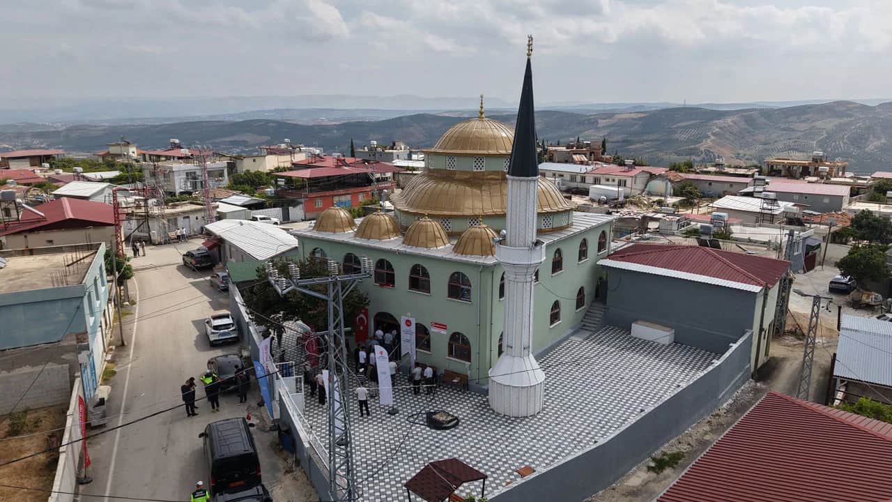 Hatay’da 135’inci cami ibadete açıldı! Deprem sonrası yeniden inşa sürüyor