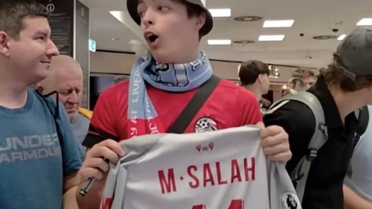 Foto - Havalimanında Salah izdihamı: Macaristan'da yoğun ilgi