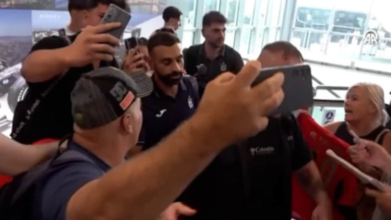 Havalimanında Salah izdihamı: Macaristan'da yoğun ilgi