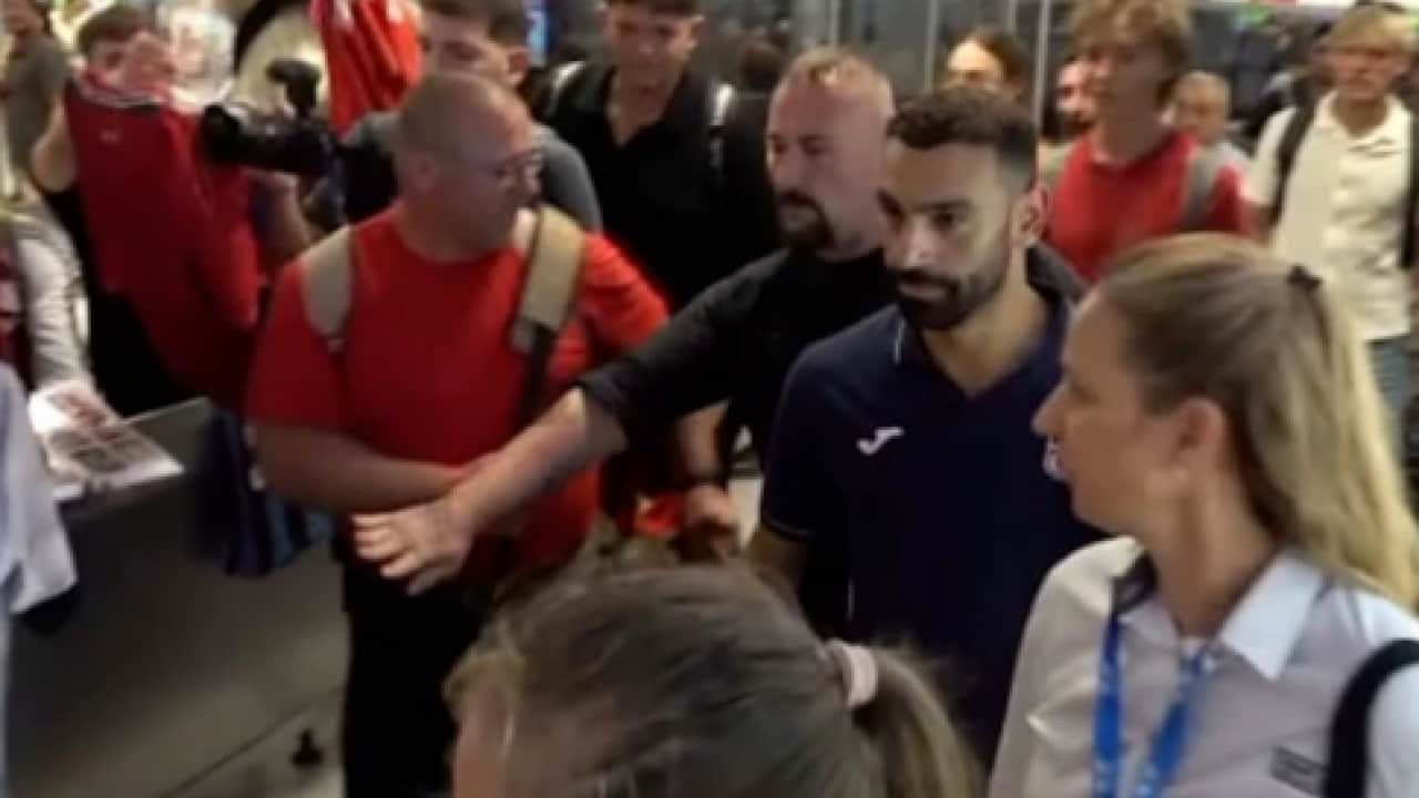 Foto - Havalimanında Salah izdihamı: Macaristan'da yoğun ilgi