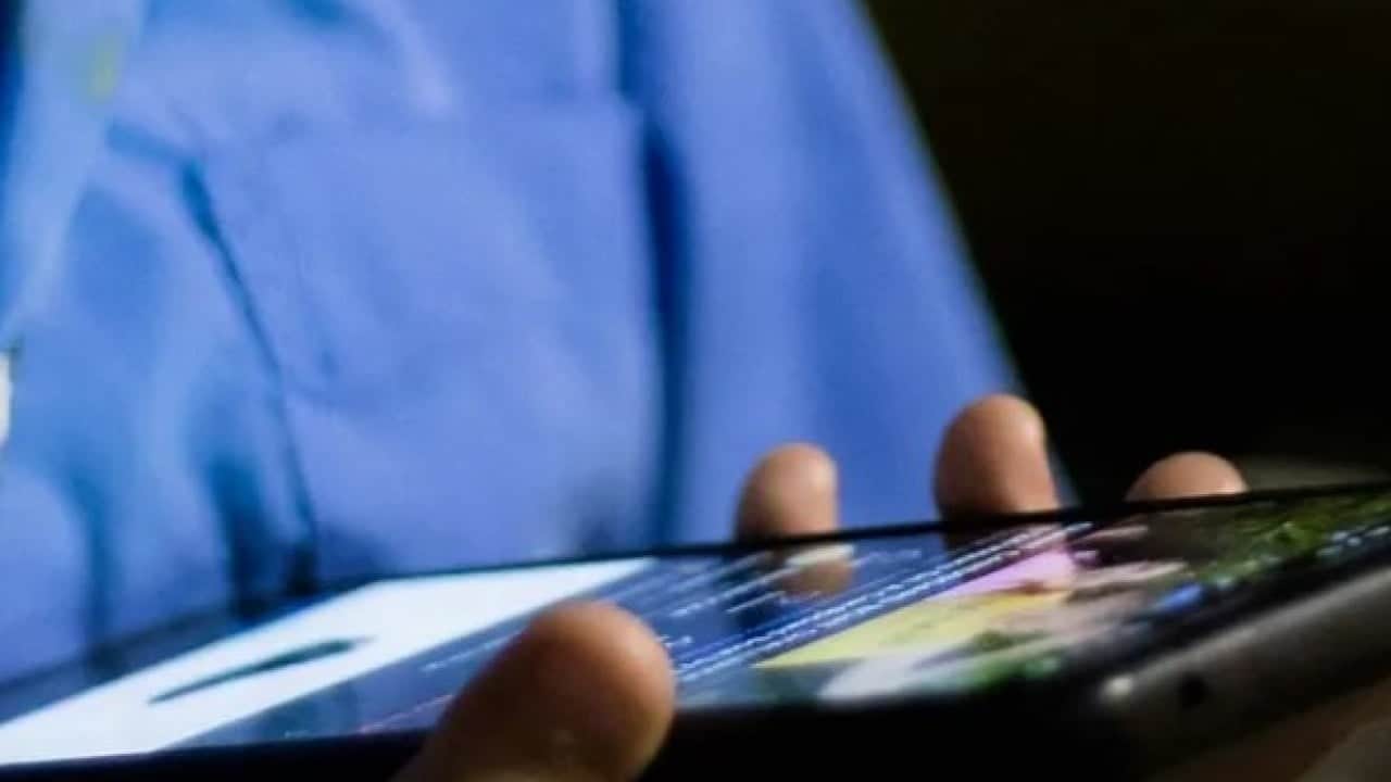 Hayatımızda gizli bir tehlike olarak yer ediyor! Akıllı telefonlar hafızamızı siliyor