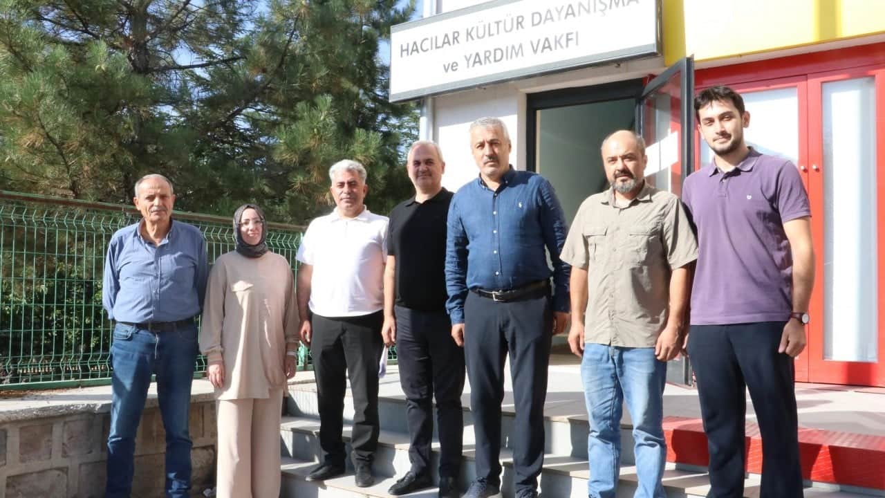 Hayırseverler 55 yıldır üniversitelinin yanında 10 kişiyle başladılar onbinlere ulaştılar