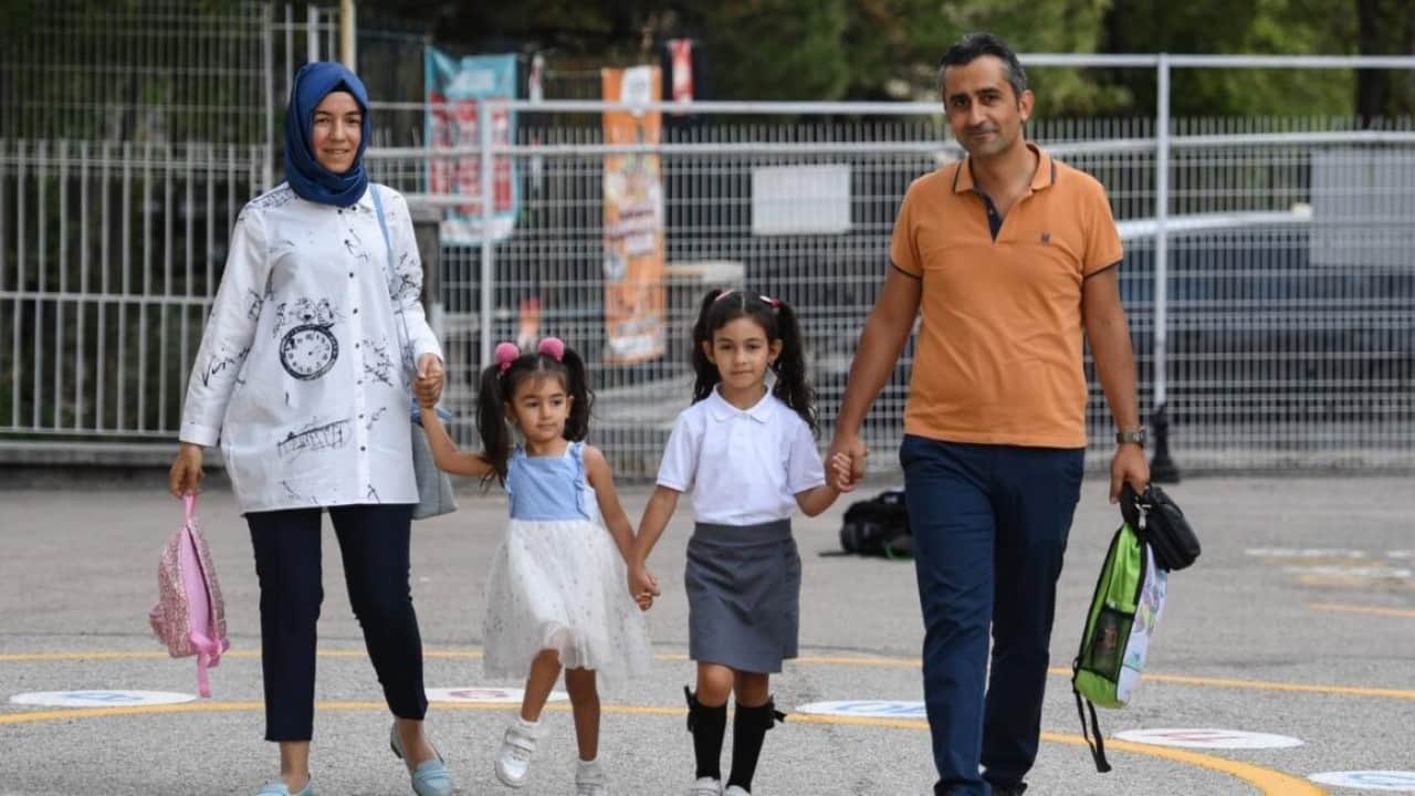 Foto - Hedef nesillerin geleceğini güvence altına almak Aile ve nüfus yapısına yakın mercek