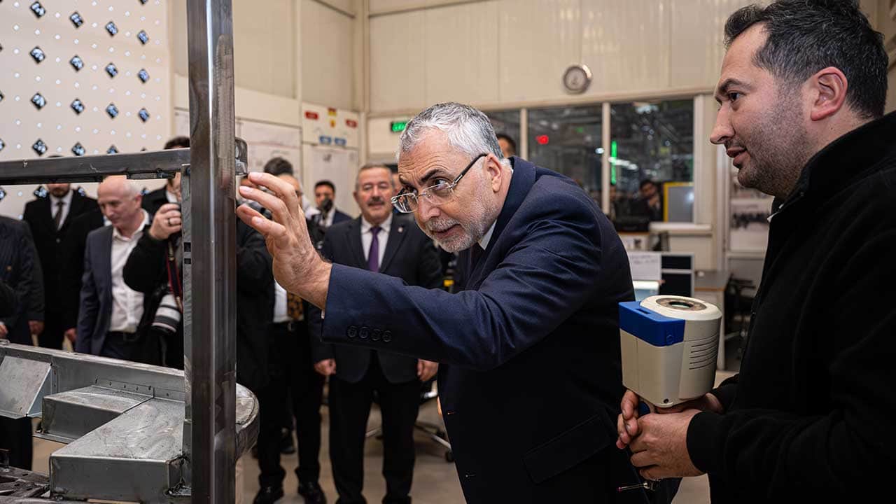 Foto - Helal olsun! Çalışma ve Sosyal Güvenlik Bakanı Vedat Işıkhan, gönülleri fethetti