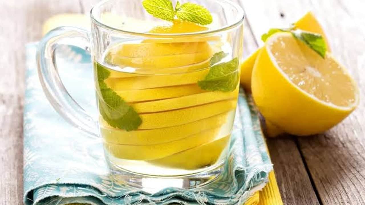 Foto - Her evde var! Limon kabuğu ve çekirdeği C vitamini içeriğiyle, şifa olan etkisiyle şaşırtıyor! Limonlu su ile ödemi durdur