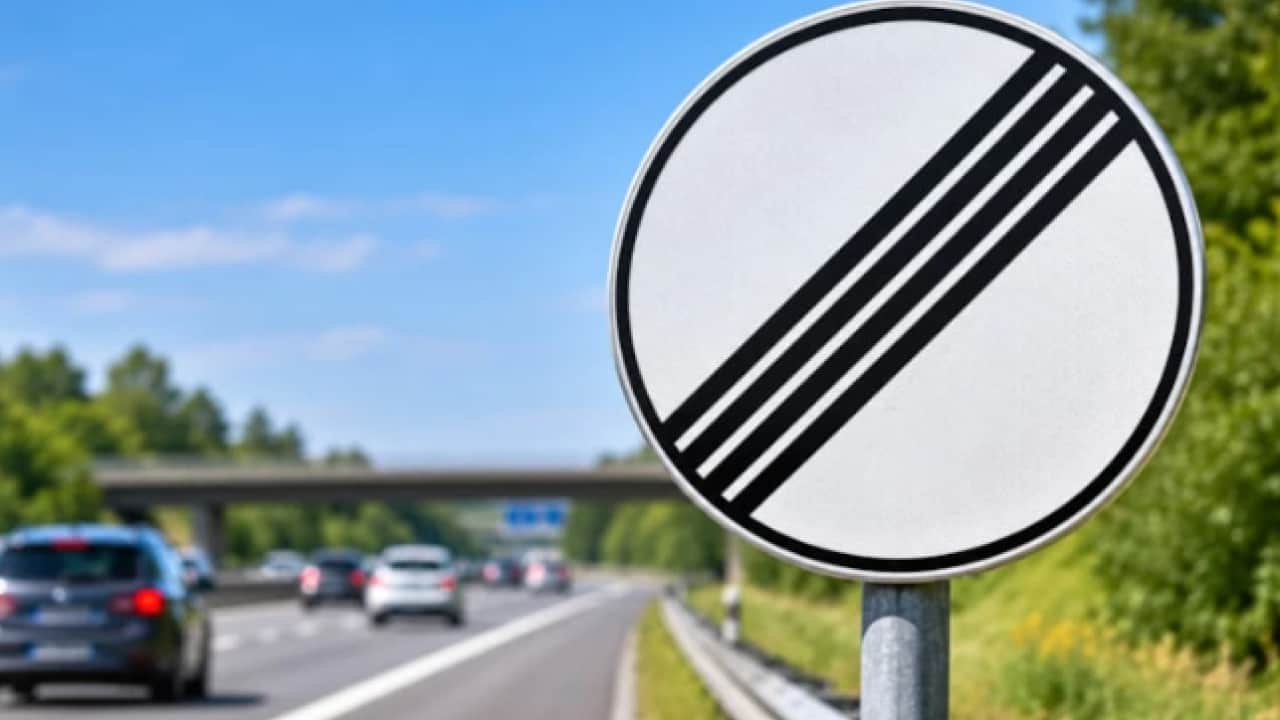 Foto - Herkes ne olduğunu merak ediyor: İşte trafikteki 5 çizgili tabelanın anlamı!