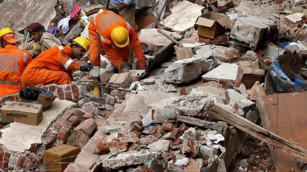 Foto - Hiçbirinin kaçmaya fırsatı olmadı! Öğrenci yurdu bir anda çöktü: 6 ölü