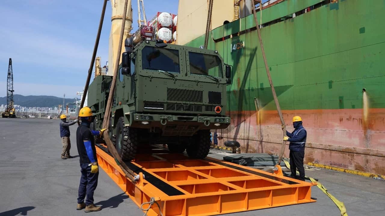Foto - HIMARS’a rakip geldi: 300 kilometre menzilli canavar sistemler yola çıktı