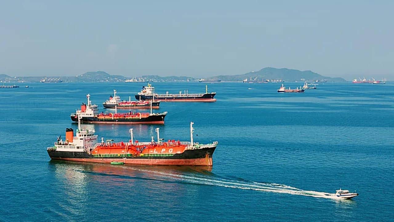 Foto - Hürmüz Boğazı’nda bir gemi daha saldırıya uğradı