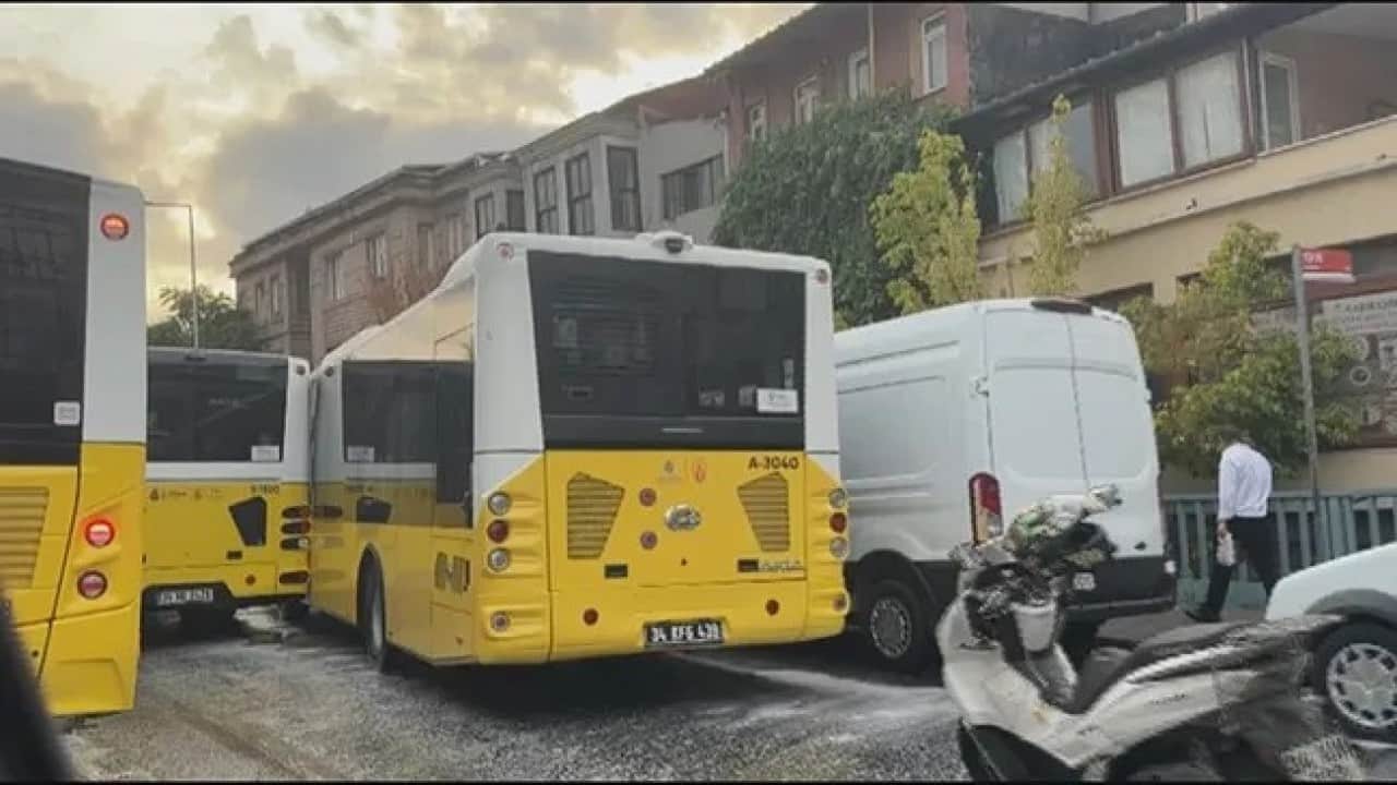 Foto - İBB otobüsleri yine çile saçtı! Beyoğlu’nda facianın eşiğinden dönüldü, yol kan gölüne dönüyordu!