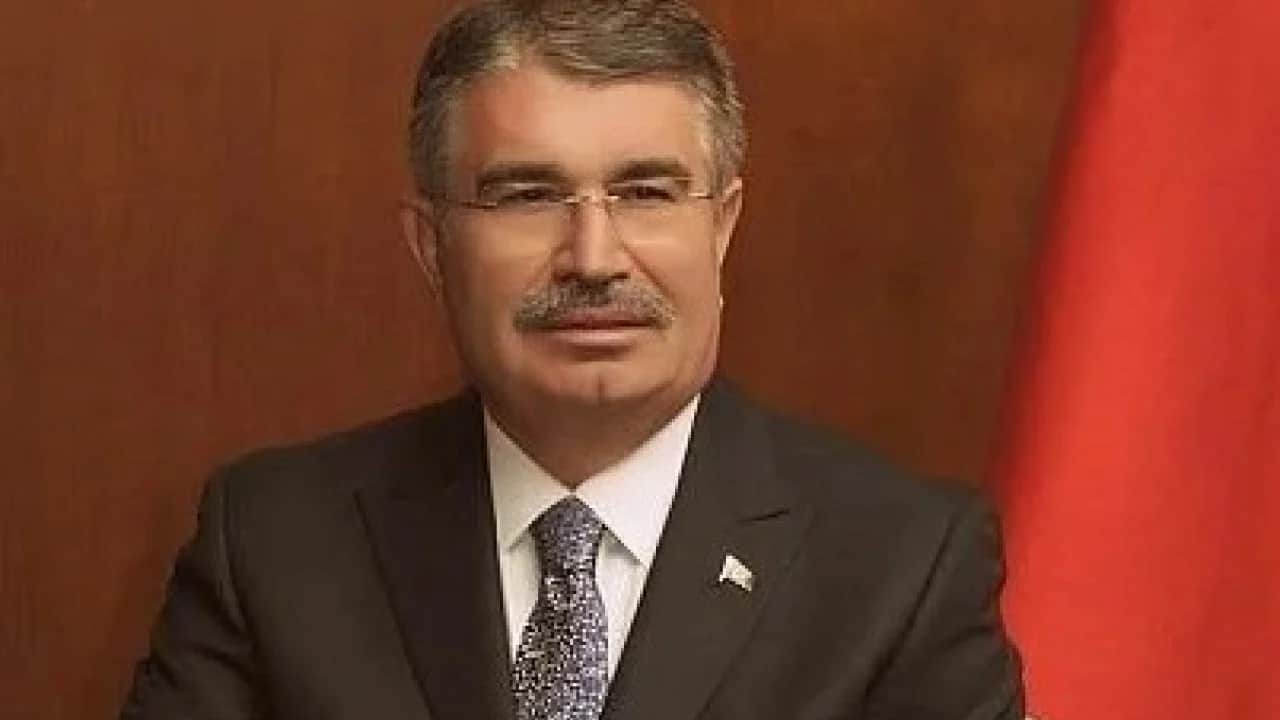 İdris Naim Şahin kimdir?