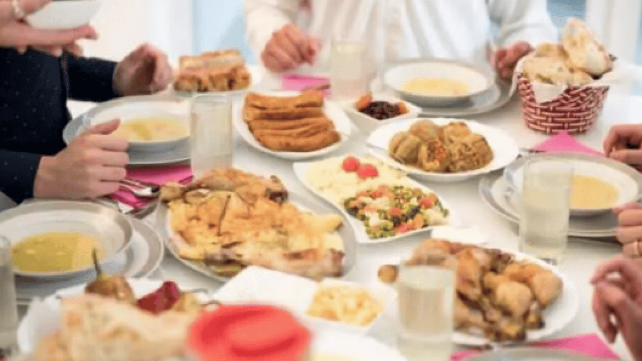 Foto - İftarda hızlı yemek tehlikeli mi? Kardiyoloji doktoru tek tek açıkladı