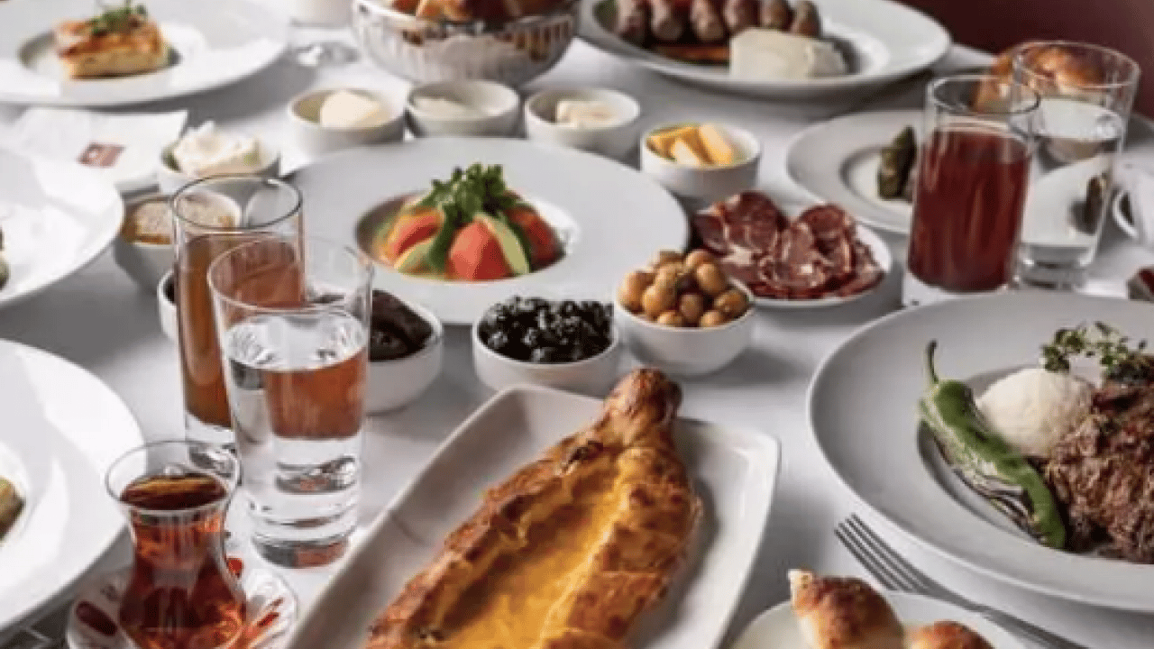 Foto - İftarda hızlı yemek tehlikeli mi? Kardiyoloji doktoru tek tek açıkladı