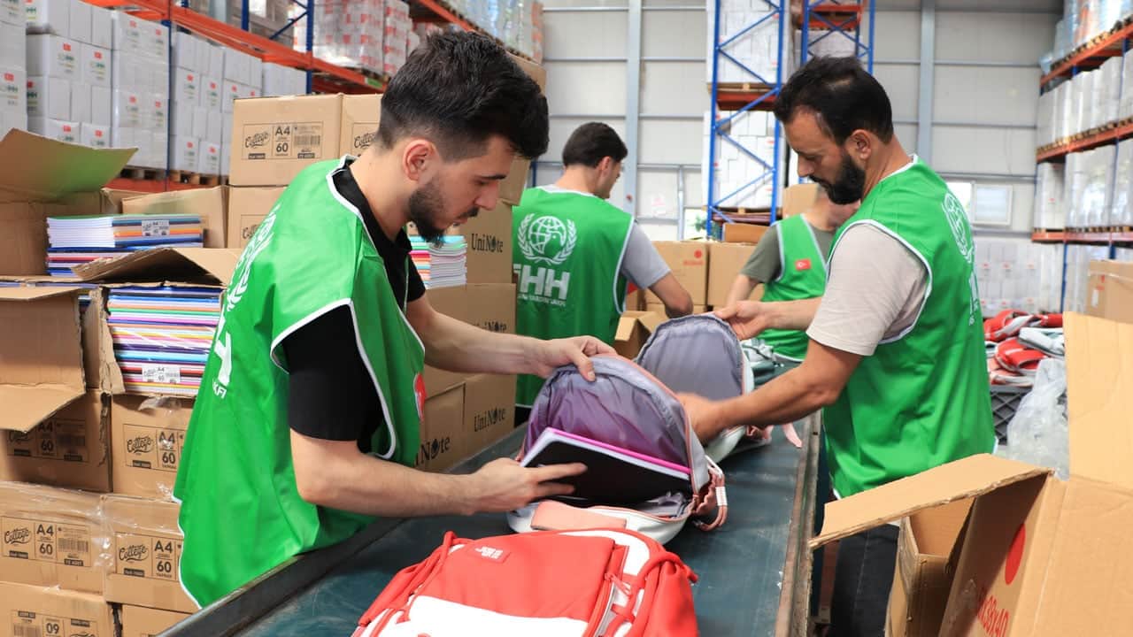 Foto - İHH yeni eğitim döneminde kolları sıvadı! 81 ilde 2 bin öğrenciye kırtasiye yardımı