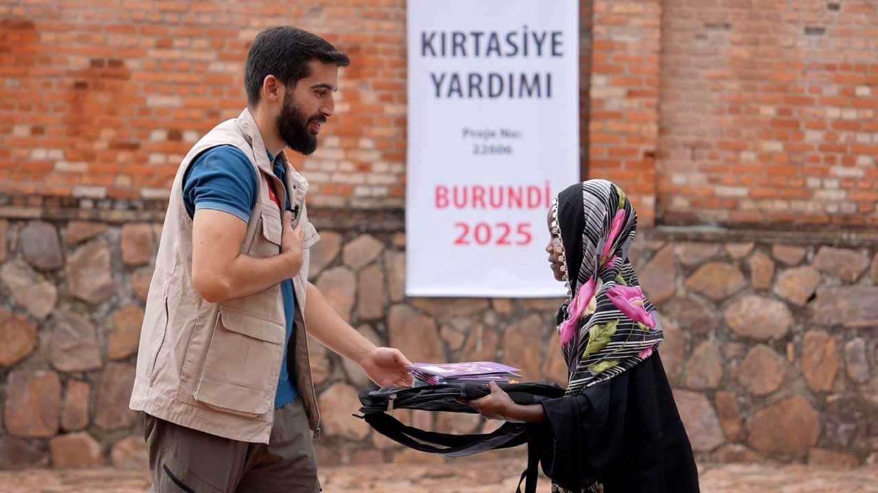 Foto - İHH'dan 21 ülkede eğitim hamlesi: 10 bin çocuğa kırtasiye desteği