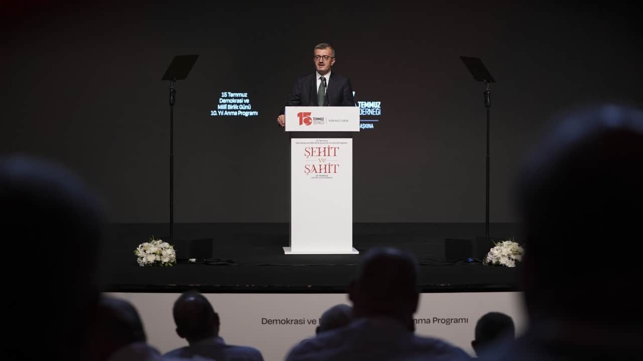 Foto - İletişim Başkanı Duran "Şehit ve Şahit" programına katıldı: Darbeler silsilesini kahramanlar mezara gömdü