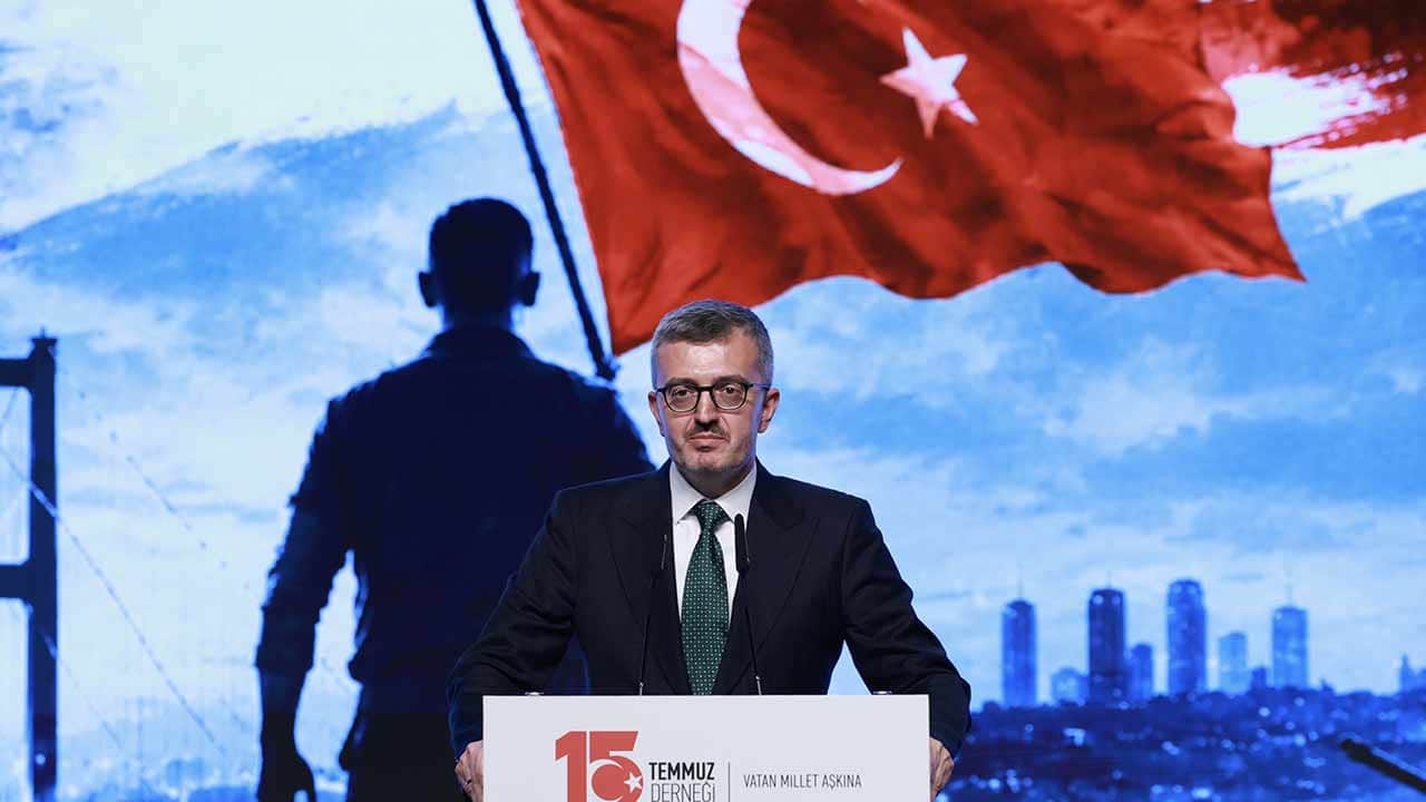Foto - İletişim Başkanı Duran "Şehit ve Şahit" programına katıldı: Darbeler silsilesini kahramanlar mezara gömdü