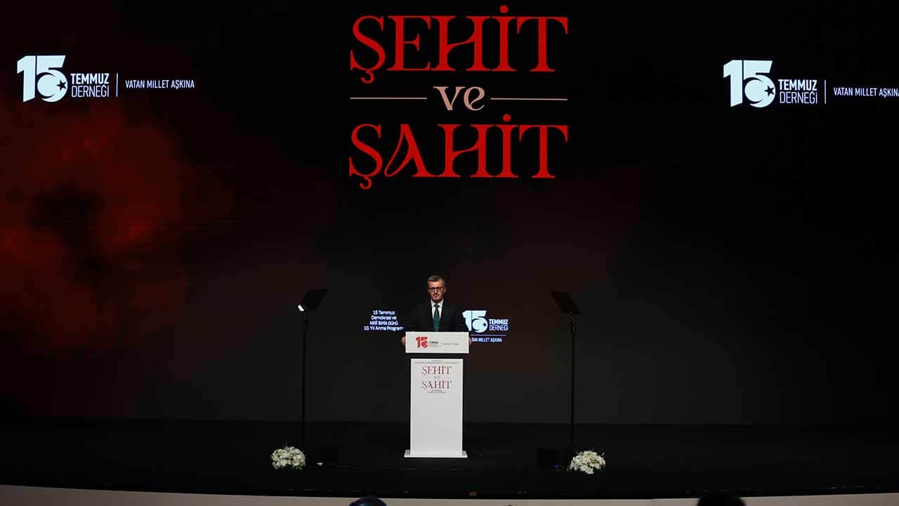 Foto - İletişim Başkanı Duran "Şehit ve Şahit" programına katıldı: Darbeler silsilesini kahramanlar mezara gömdü