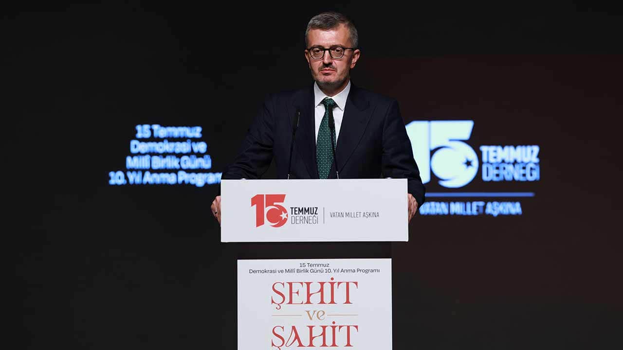 Foto - İletişim Başkanı Duran "Şehit ve Şahit" programına katıldı: Darbeler silsilesini kahramanlar mezara gömdü