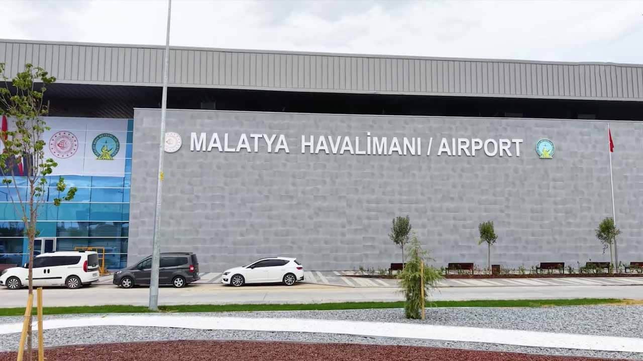 İlk yolcular karşılandı: Malatya yeni terminaline kavuştu!