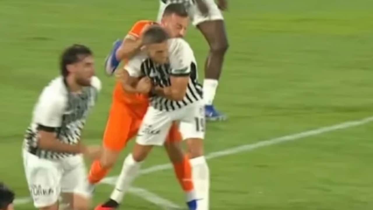 Foto - İngilizler şaşırıp kaldı: 'Tokat atan futbolcu ceza almadı!'
