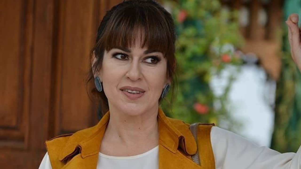 Foto - İpek Tuzcuoğlu'ndan gündeme oturan namaz itirafı: Çok utandım