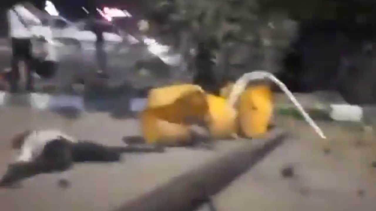 Foto - İranlı yetkililer ‘trafik kazası’ dedi: Hükümet destekçilerine araçla daldı: 4 ölü 10 yaralı