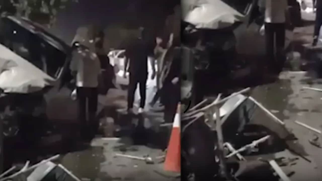 Foto - İranlı yetkililer ‘trafik kazası’ dedi: Hükümet destekçilerine araçla daldı: 4 ölü 10 yaralı