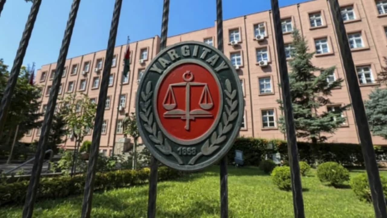 Foto - İş yerinde sarılıp öpüştü, tazminatsız kovuldu! Yargıtay’dan dikkat çeken emsal karar