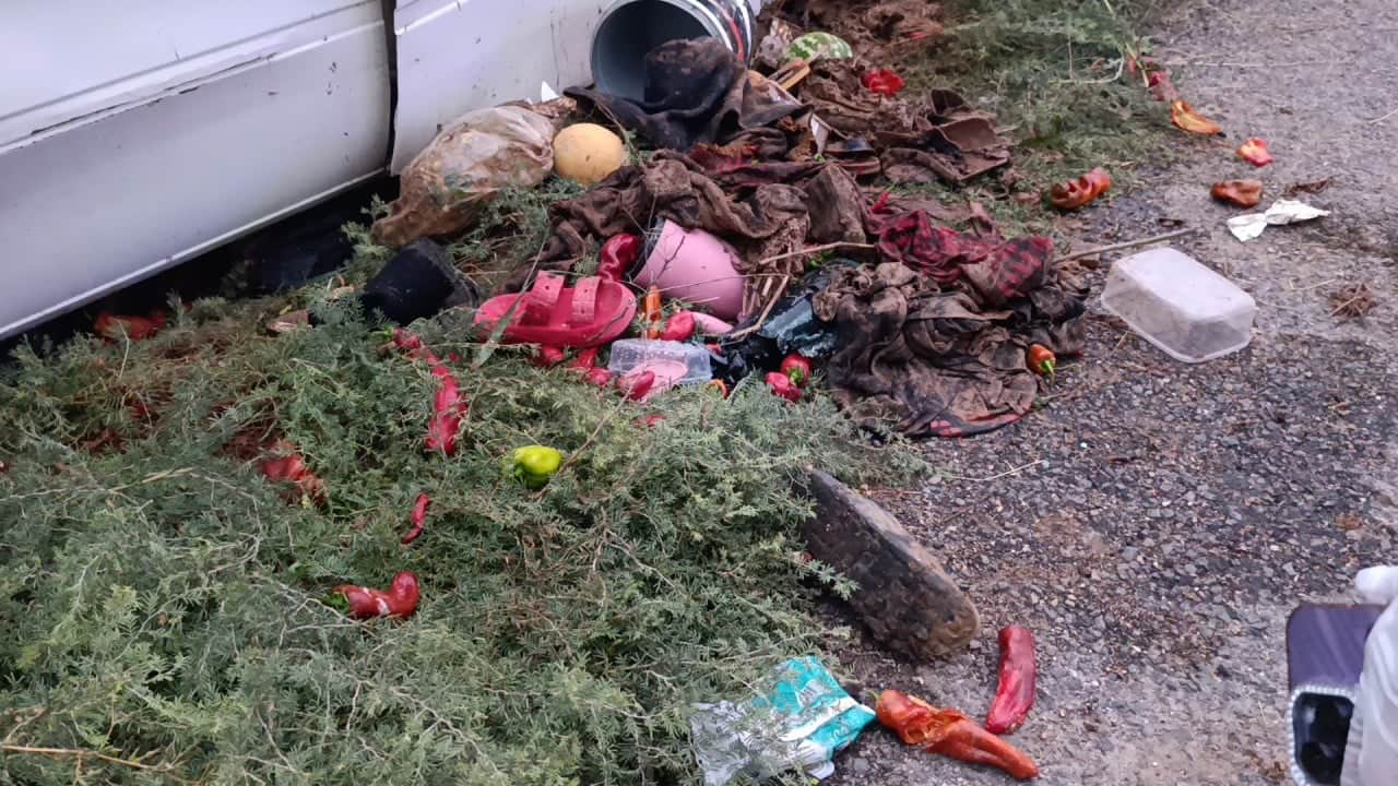 Foto - İşçi servisi kanala devrildi! Çok sayıda yaralı var
