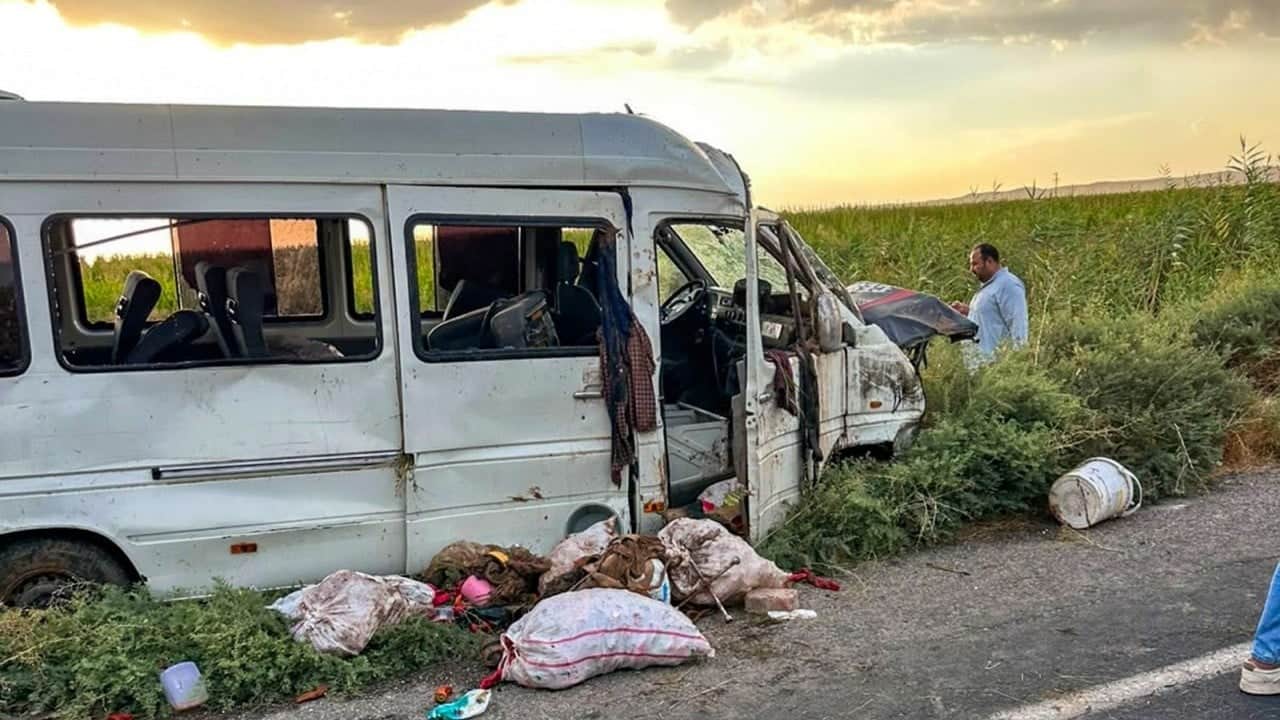 Foto - İşçi servisi kanala devrildi! Çok sayıda yaralı var