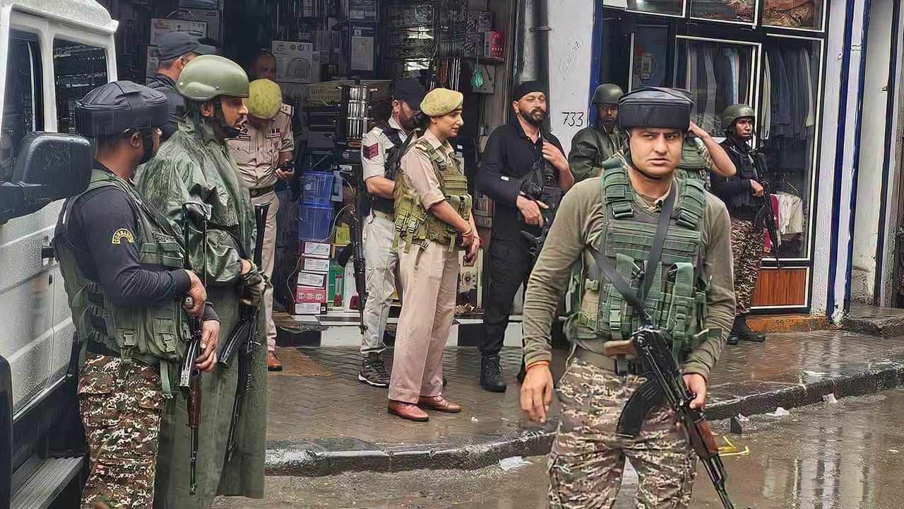 Foto - İşgal altındaki İslam beldesinde komutanı indirdiler!