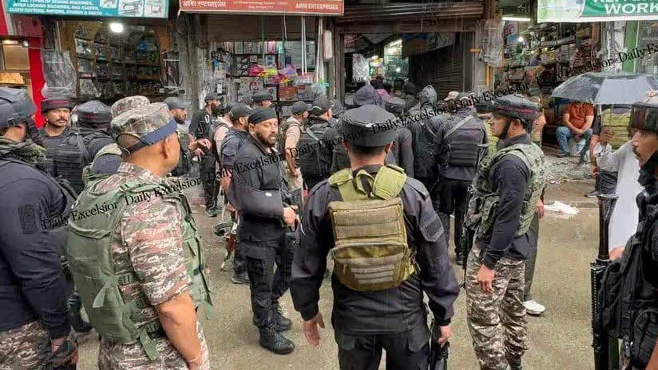 Foto - İşgal altındaki İslam beldesinde komutanı indirdiler!