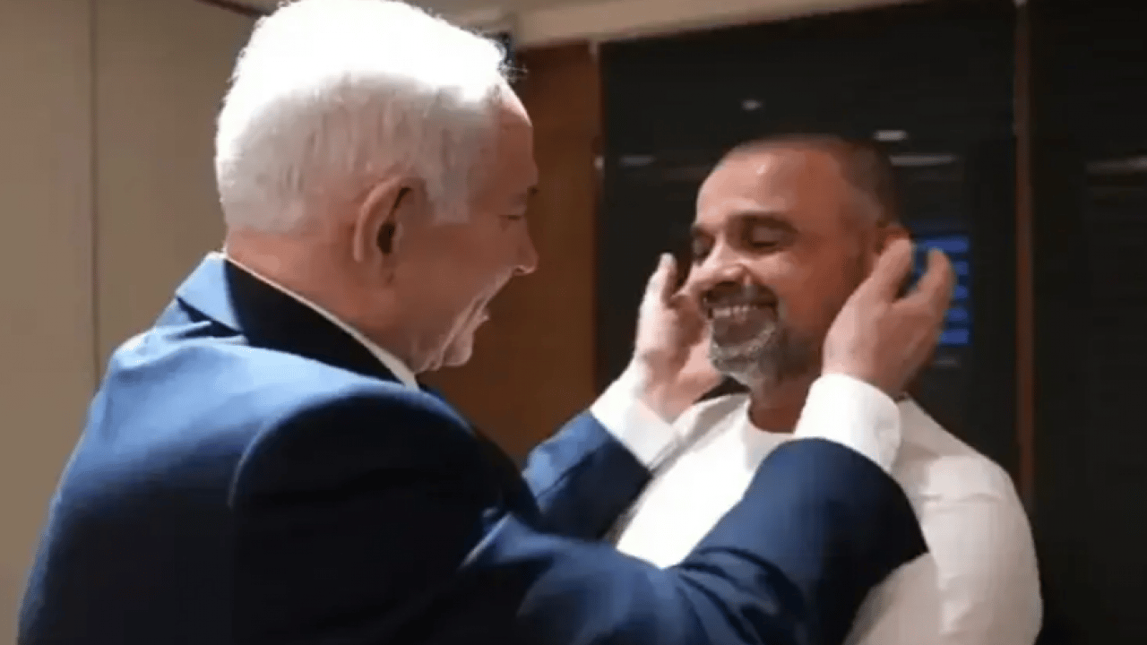 Foto - İşgalci Netanyahu uçak kirizini şova çevirdi: Bıçaklı korsan saldırısını PR malzemesi yaptı