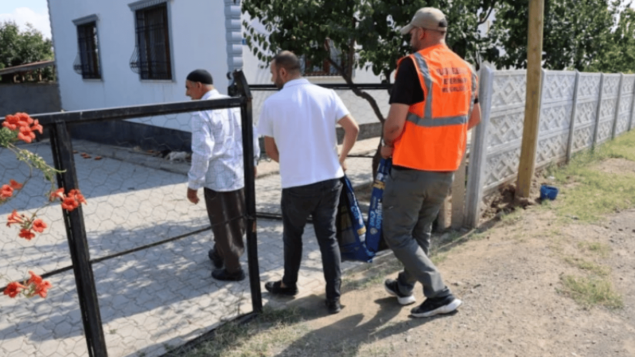 Foto - İsmail amcanın misafiri oluyorlar: Akşam 50'si birden bahçeye doluşuyor!