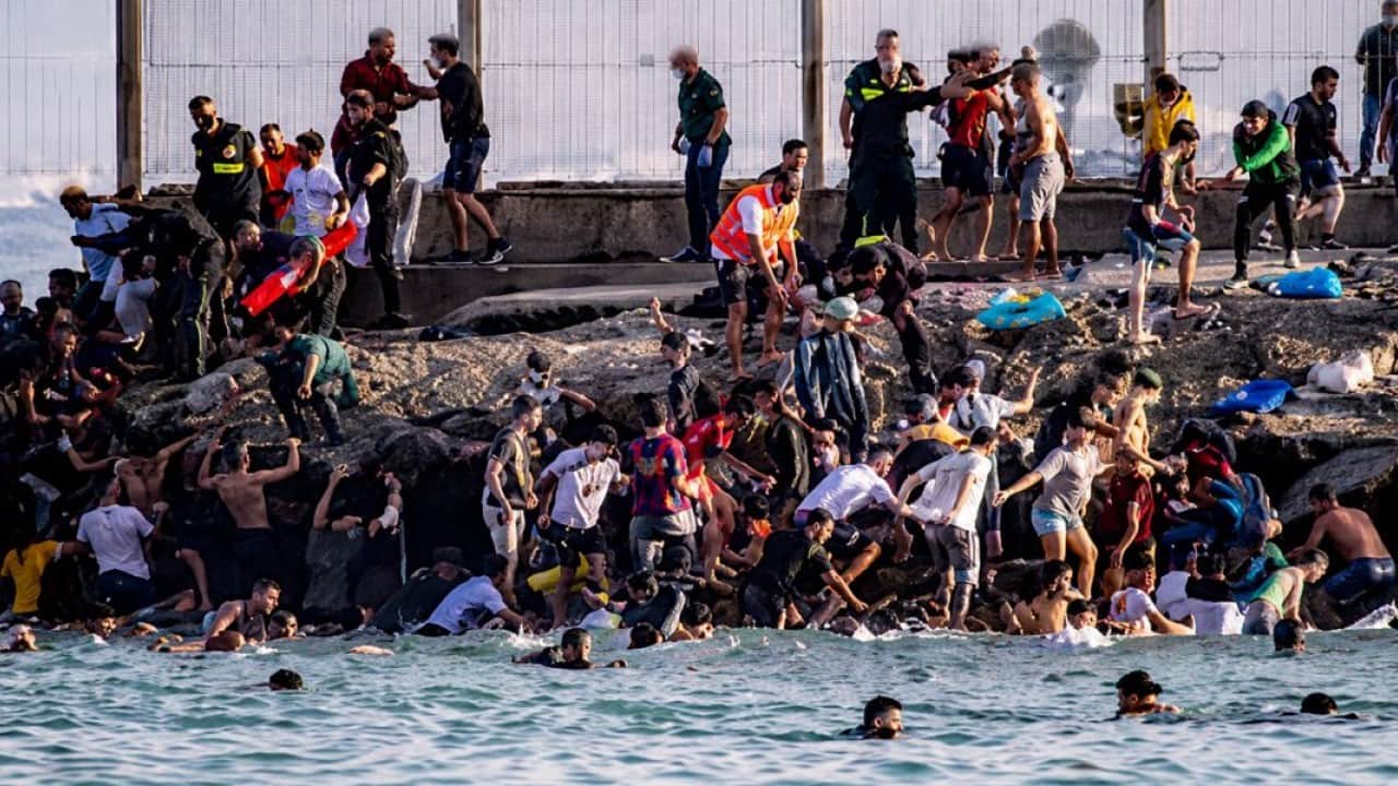 Foto - İspanya ile İtalya arasında sınır kontrolü gerilimi