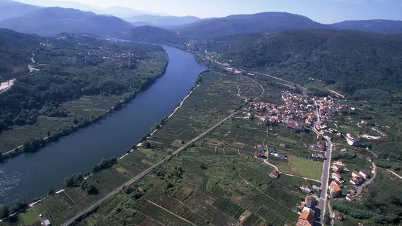 Foto - İspanya'da koca köyü bedavaya kullanıyorlar: Köyde tek bir şartları var, satışa satışa çıktı... Herkes şaşkın
