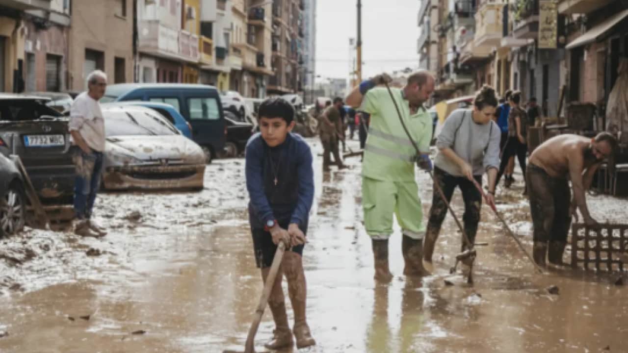 Foto - İspanya'yı şiddetli yağış vurdu! Sokaklar göle döndü, yüzlerce kişi tahliye edildi