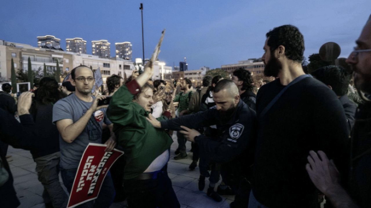 Foto - İsrail’de Netanyahu’ya tepki dalga dalga büyüyor! Savaş karşıtı protestolar sokaklara taştı