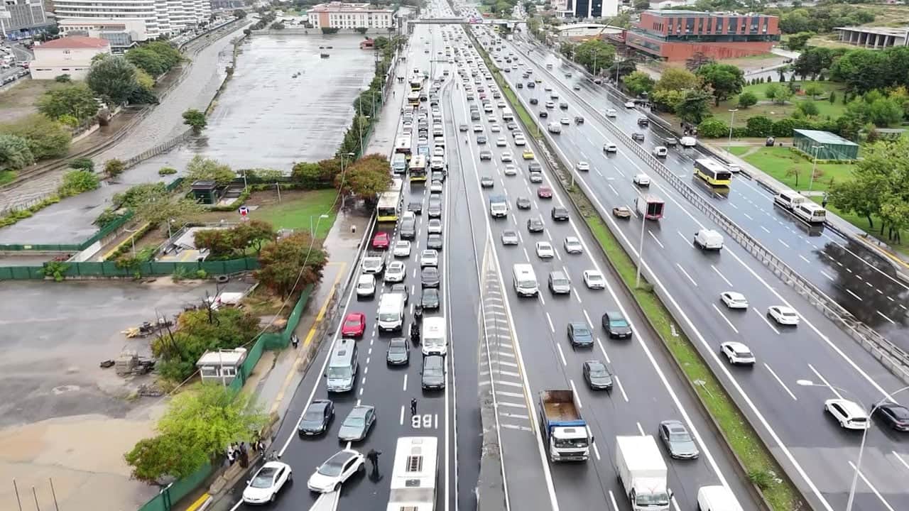 Foto - İstanbul’da artık sıradan bir gün: İETT yine yarı yolda bıraktı!