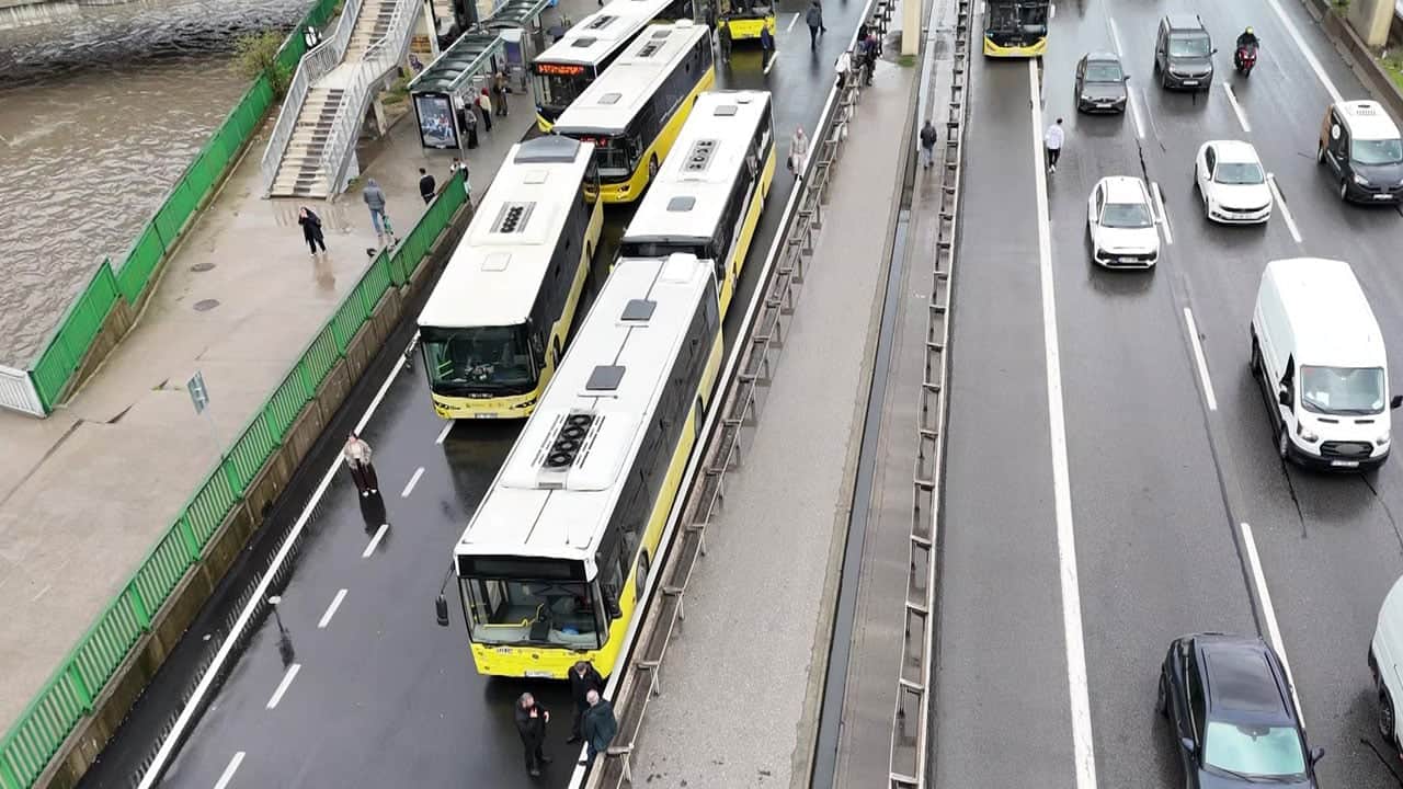 Foto - İstanbul’da artık sıradan bir gün: İETT yine yarı yolda bıraktı!