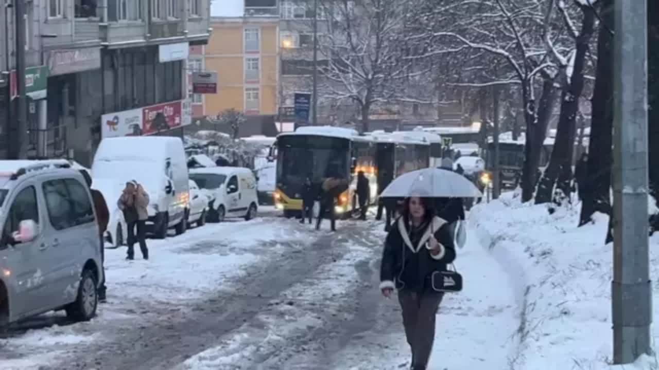 Foto - İstanbul’da hayat durdu! Karlar altında olan şehir için yeni uyarı var