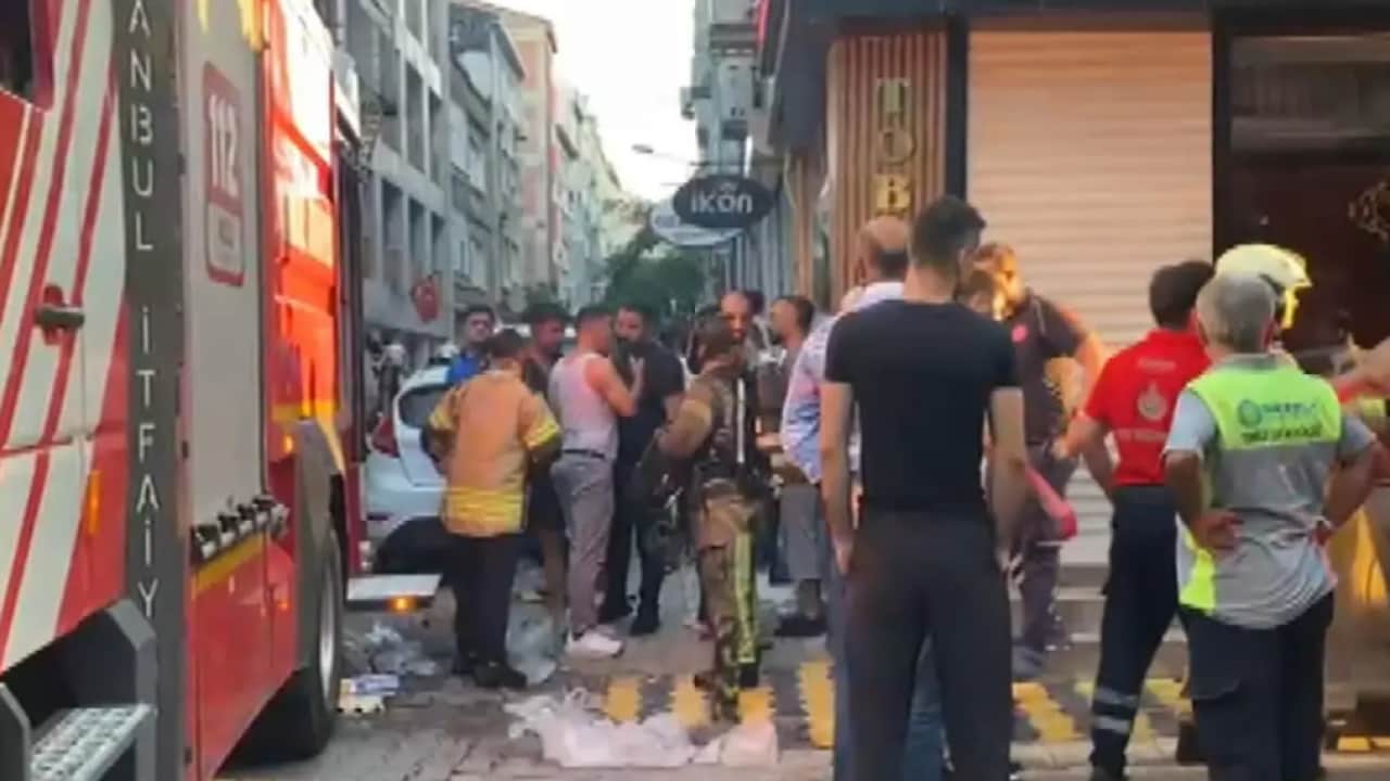Foto - İstanbul'da korkutan otel yangını: Çok sayıda yaralı var!
